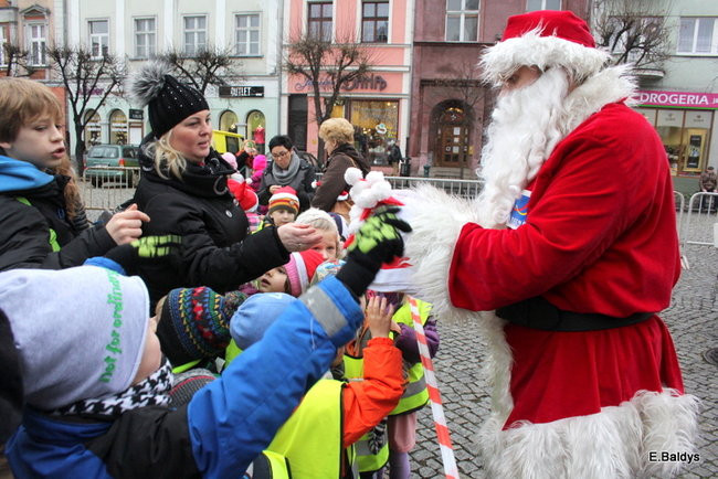 Choinka na rynku przybrana (zdjęcia)