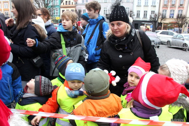 Choinka na rynku przybrana (zdjęcia)