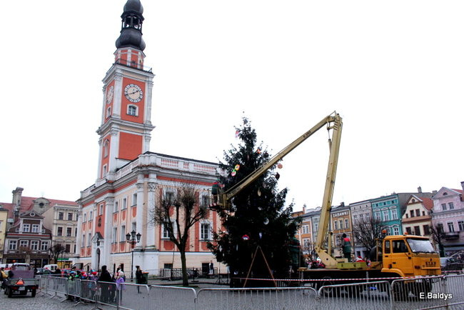 Choinka na rynku przybrana (zdjęcia)