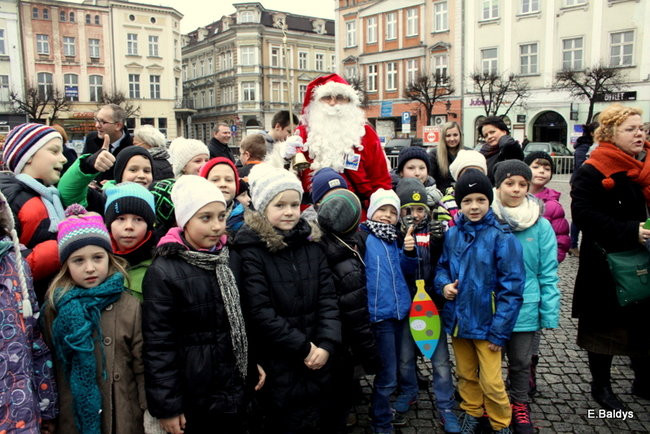 Choinka na rynku przybrana (zdjęcia)