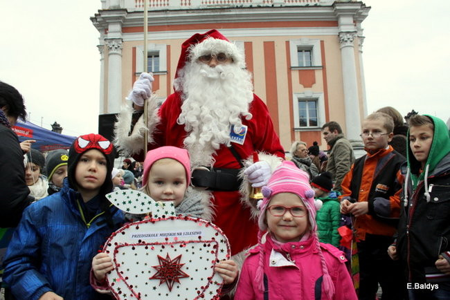 Choinka na rynku przybrana (zdjęcia)