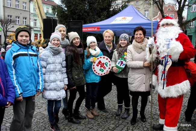 Choinka na rynku przybrana (zdjęcia)