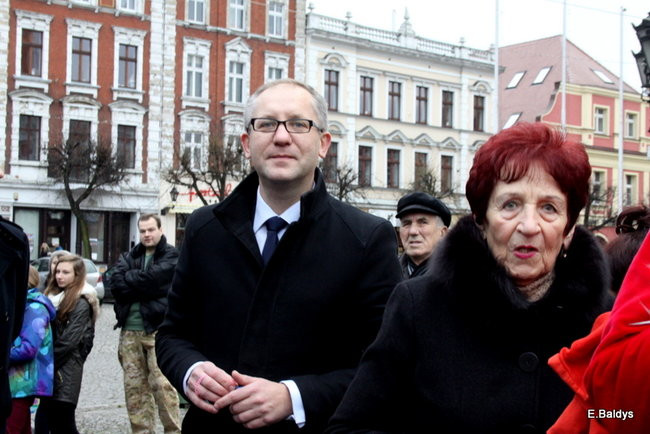 Choinka na rynku przybrana (zdjęcia)