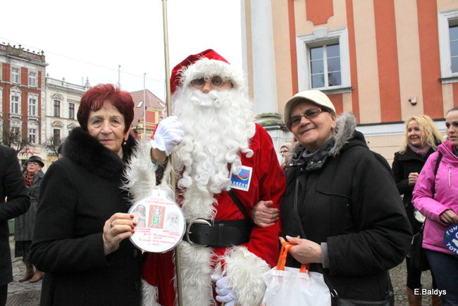 Choinka na rynku przybrana (zdjęcia)