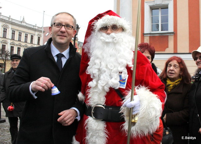 Choinka na rynku przybrana (zdjęcia)