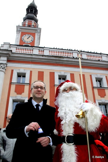 Choinka na rynku przybrana (zdjęcia)