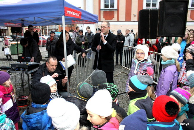 Choinka na rynku przybrana (zdjęcia)