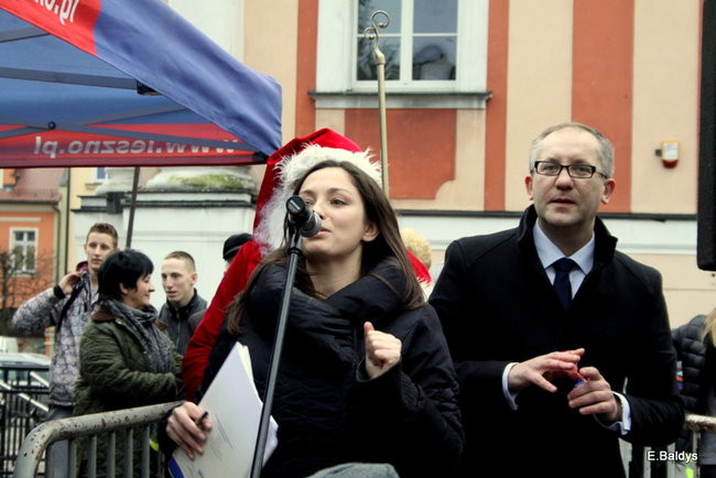 Choinka na rynku przybrana (zdjęcia)