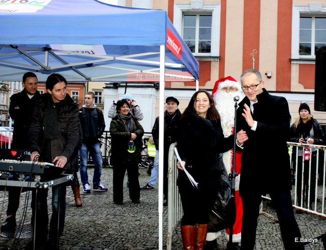 Choinka na rynku przybrana (zdjęcia)