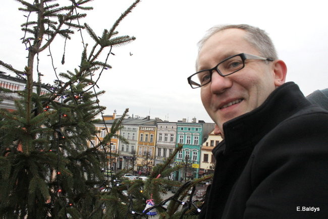 Choinka na rynku przybrana (zdjęcia)