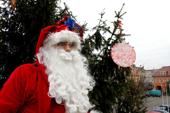 Choinka na rynku przybrana (zdjęcia)