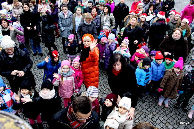 Choinka na rynku przybrana (zdjęcia)