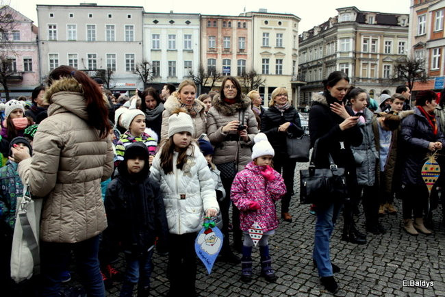 Choinka na rynku przybrana (zdjęcia)