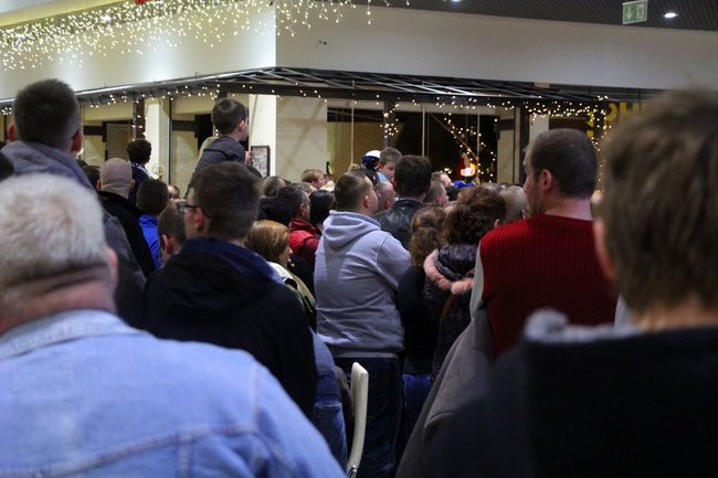 Galeria pełna kibiców (wideo i zdjęcia)