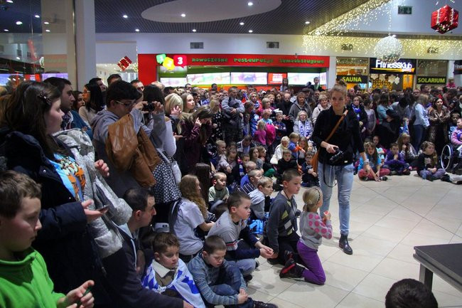 Galeria pełna kibiców (wideo i zdjęcia)