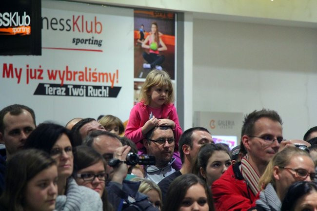 Galeria pełna kibiców (wideo i zdjęcia)