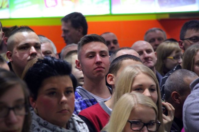 Galeria pełna kibiców (wideo i zdjęcia)