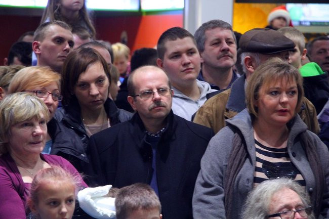 Galeria pełna kibiców (wideo i zdjęcia)