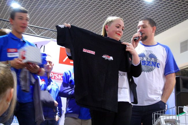 Galeria pełna kibiców (wideo i zdjęcia)