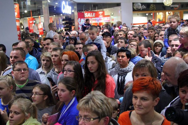 Galeria pełna kibiców (wideo i zdjęcia)