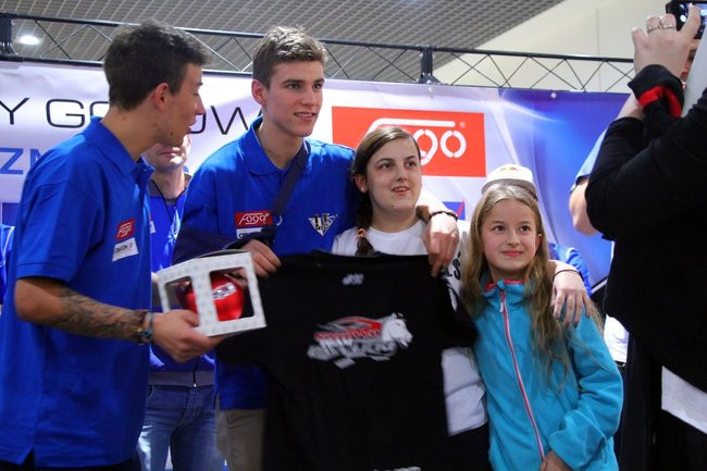 Galeria pełna kibiców (wideo i zdjęcia)