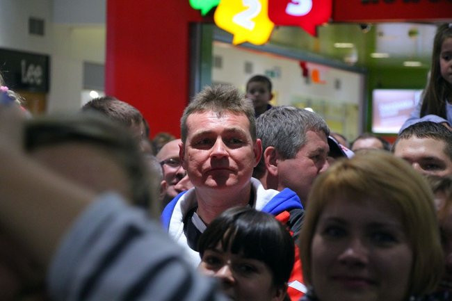 Galeria pełna kibiców (wideo i zdjęcia)