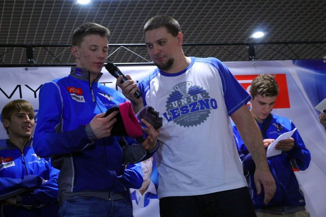 Galeria pełna kibiców (wideo i zdjęcia)