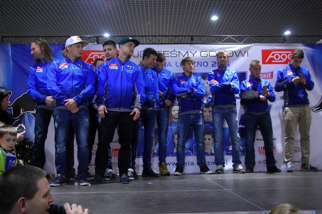 Galeria pełna kibiców (wideo i zdjęcia)