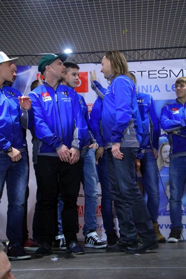 Galeria pełna kibiców (wideo i zdjęcia)