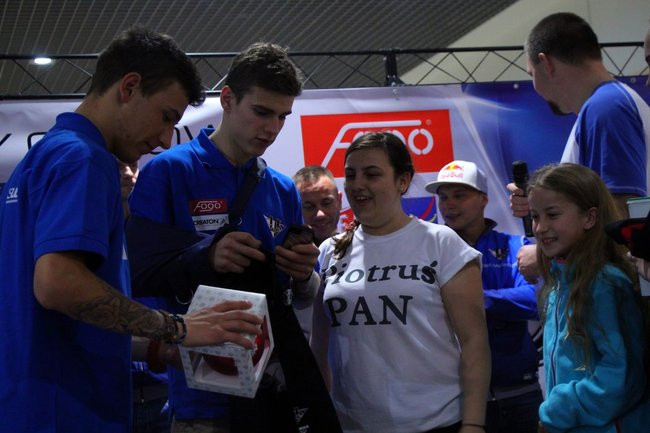 Galeria pełna kibiców (wideo i zdjęcia)