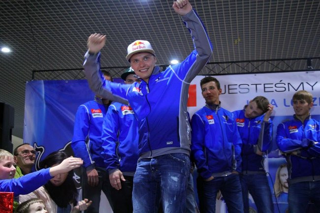 Galeria pełna kibiców (wideo i zdjęcia)