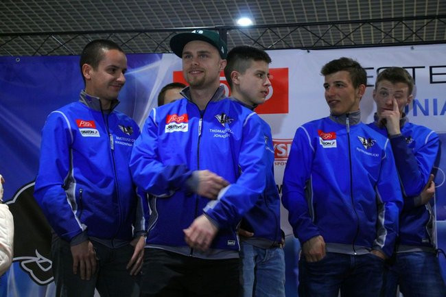 Galeria pełna kibiców (wideo i zdjęcia)