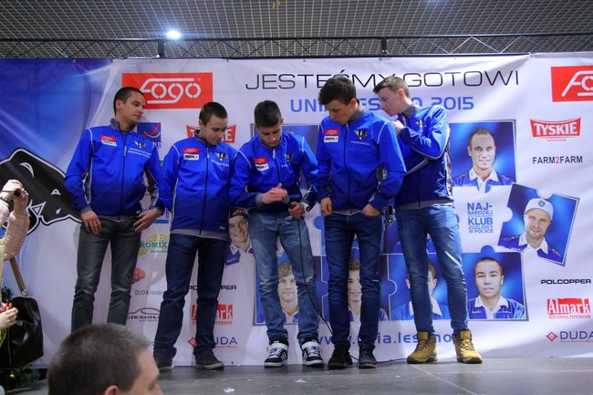 Galeria pełna kibiców (wideo i zdjęcia)