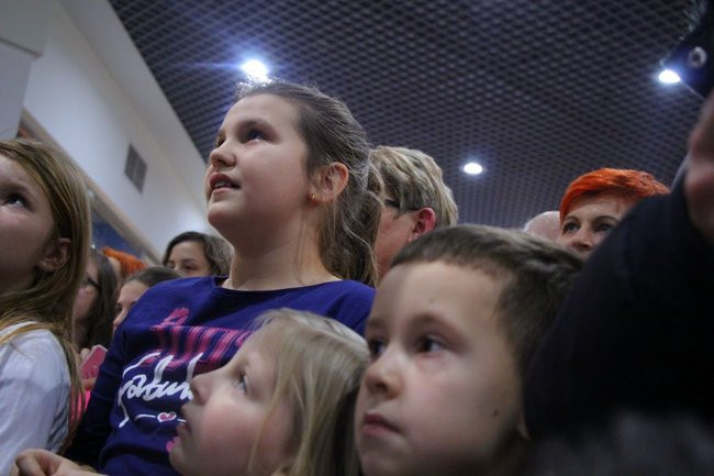 Galeria pełna kibiców (wideo i zdjęcia)