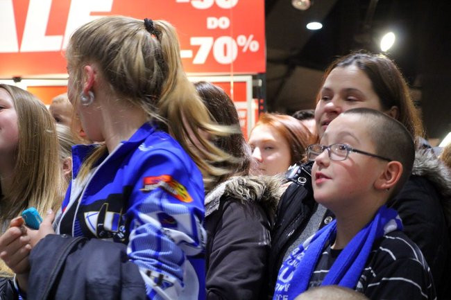 Galeria pełna kibiców (wideo i zdjęcia)