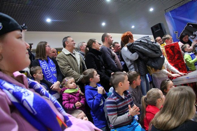 Galeria pełna kibiców (wideo i zdjęcia)