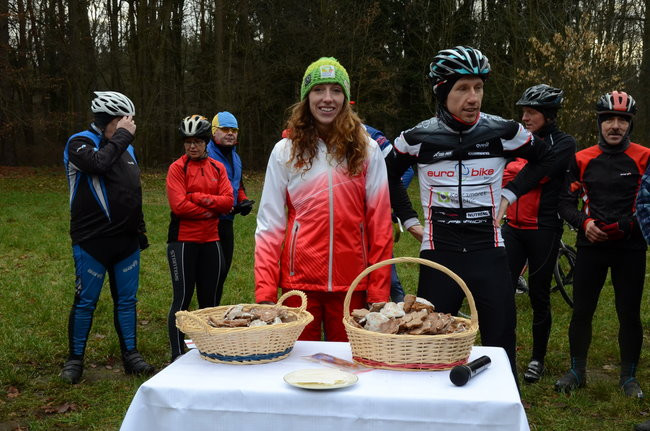 Sportowy opłatek przy ognisku (zdjęcia)