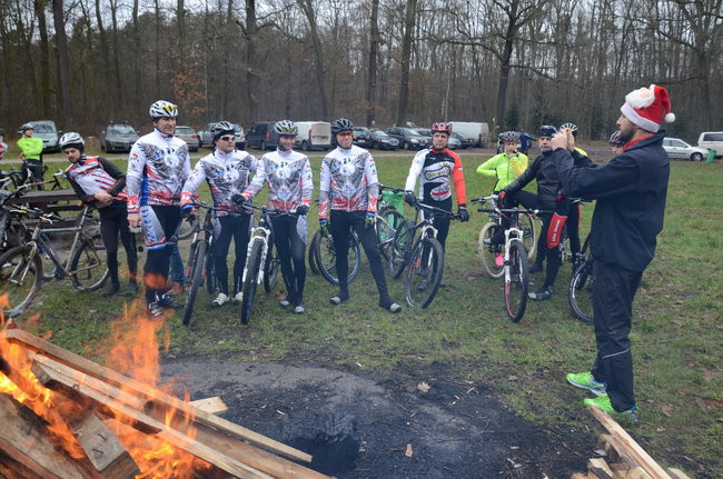 Sportowy opłatek przy ognisku (zdjęcia)