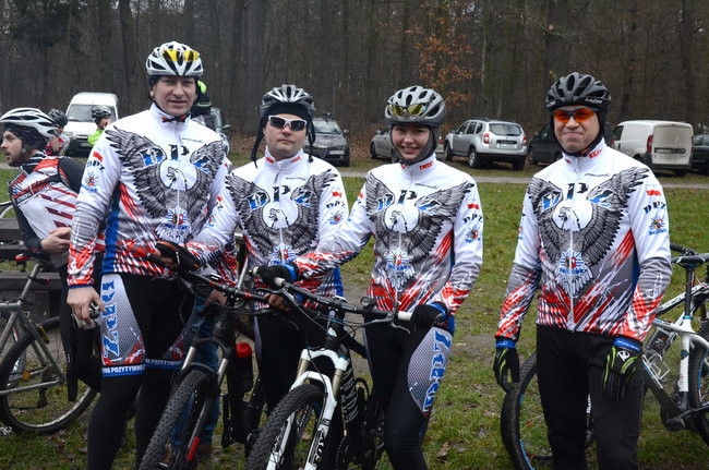 Sportowy opłatek przy ognisku (zdjęcia)