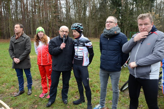 Sportowy opłatek przy ognisku (zdjęcia)