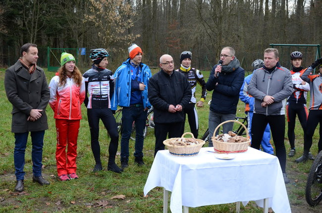 Sportowy opłatek przy ognisku (zdjęcia)