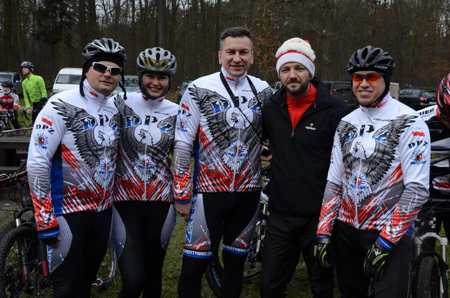 Sportowy opłatek przy ognisku (zdjęcia)