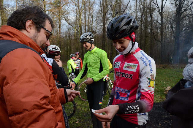 Sportowy opłatek przy ognisku (zdjęcia)