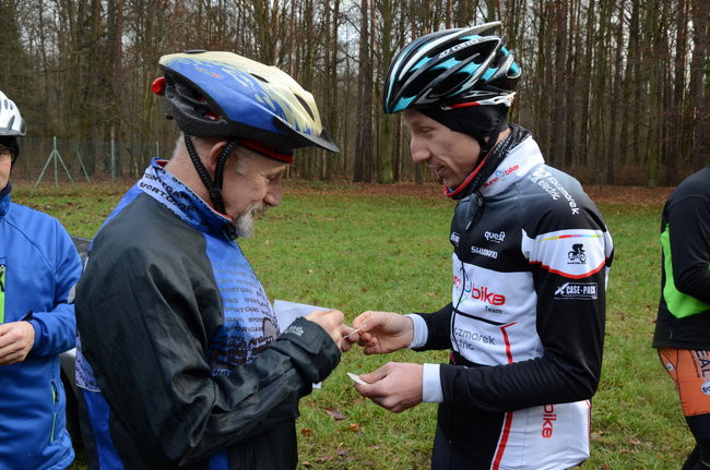 Sportowy opłatek przy ognisku (zdjęcia)