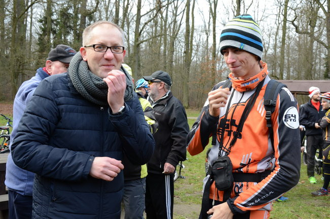 Sportowy opłatek przy ognisku (zdjęcia)