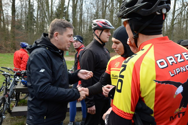 Sportowy opłatek przy ognisku (zdjęcia)