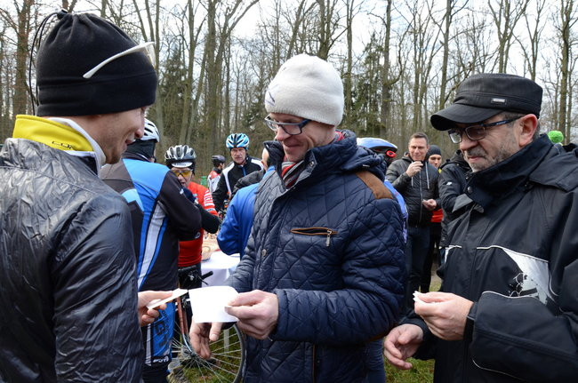 Sportowy opłatek przy ognisku (zdjęcia)