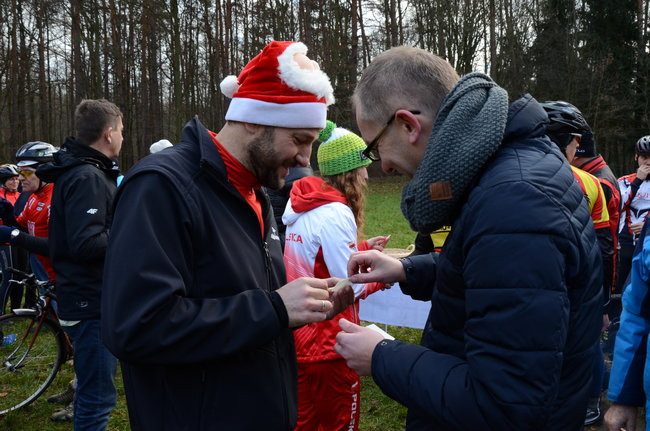 Sportowy opłatek przy ognisku (zdjęcia)