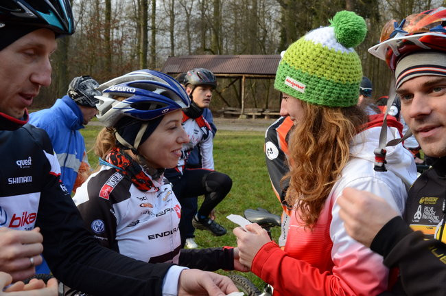 Sportowy opłatek przy ognisku (zdjęcia)