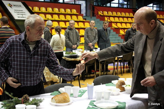 Wigilia dla samotnych w Lesznie (zdjęcia)